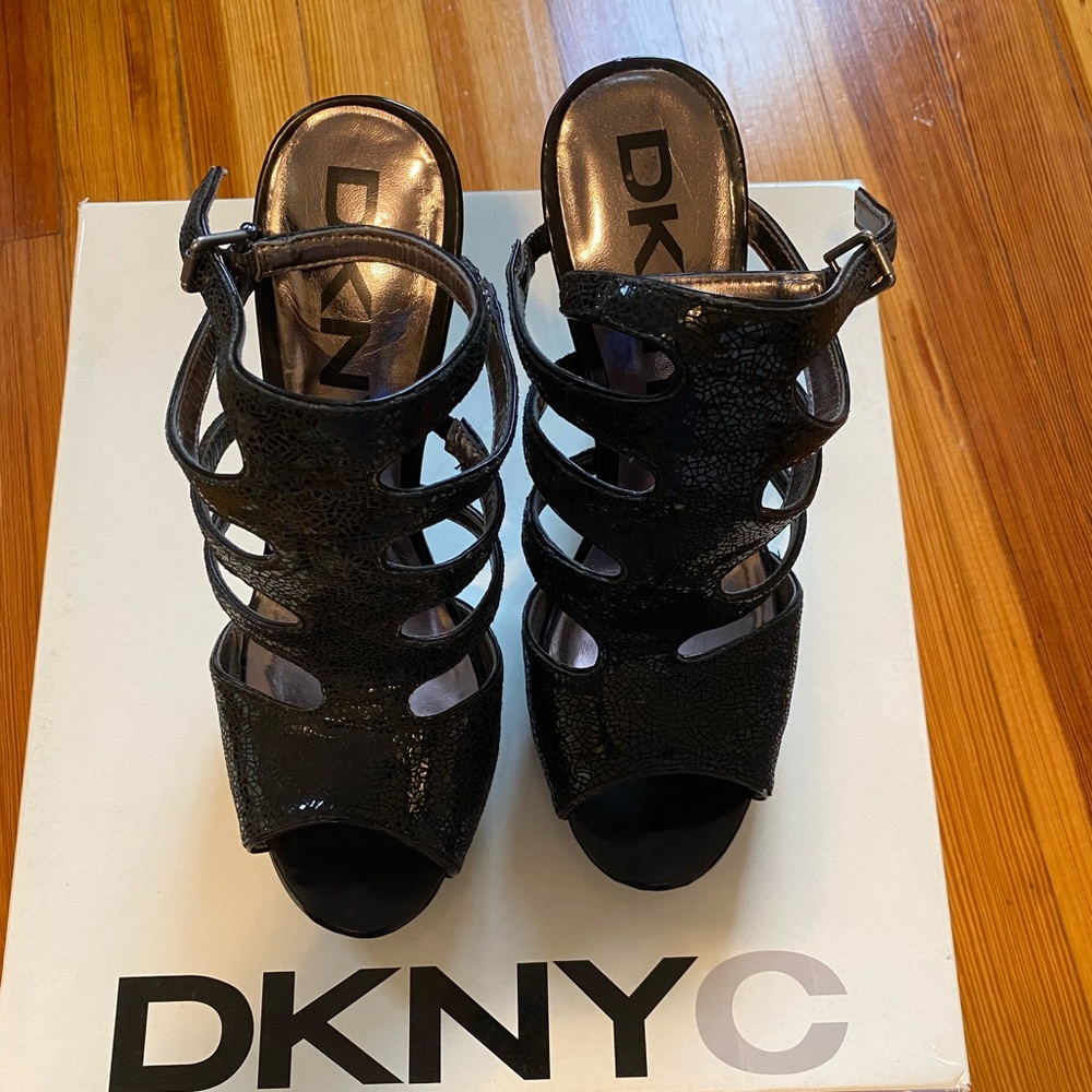 DKYNC Black Crackle Leather heels Size 7